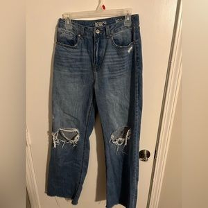 Size 5/27. Wide legged jean.
